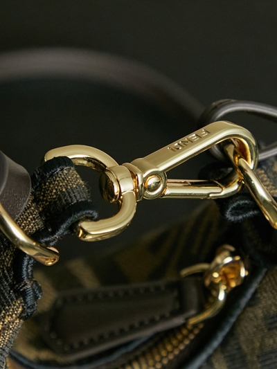 フェンディバッグ角部分ディテール